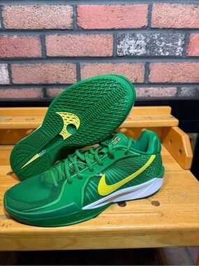 Nike Sabrina 2 Basketball Shoes Oregon Wmns Sz. 9, 10.5
